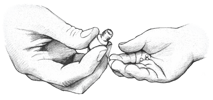 Eine Hand hält ein homöopathisches Globuli und reicht es einer anderen Hand.